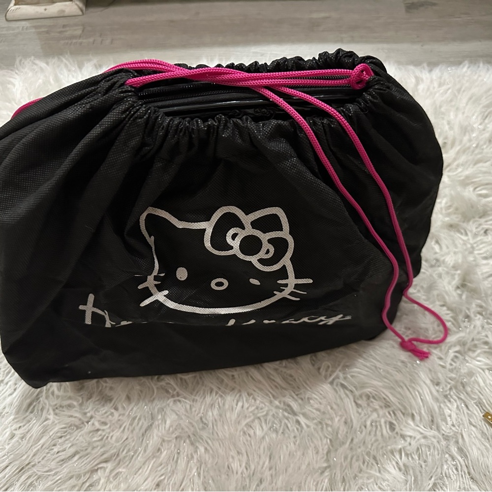 Hello Kitty Glossy Black Patent Embossed Satchel - Picture 7 of 8